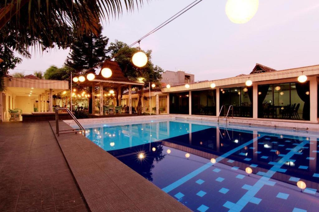 Hotel Grand Rosela Yogyakarta Exterior foto